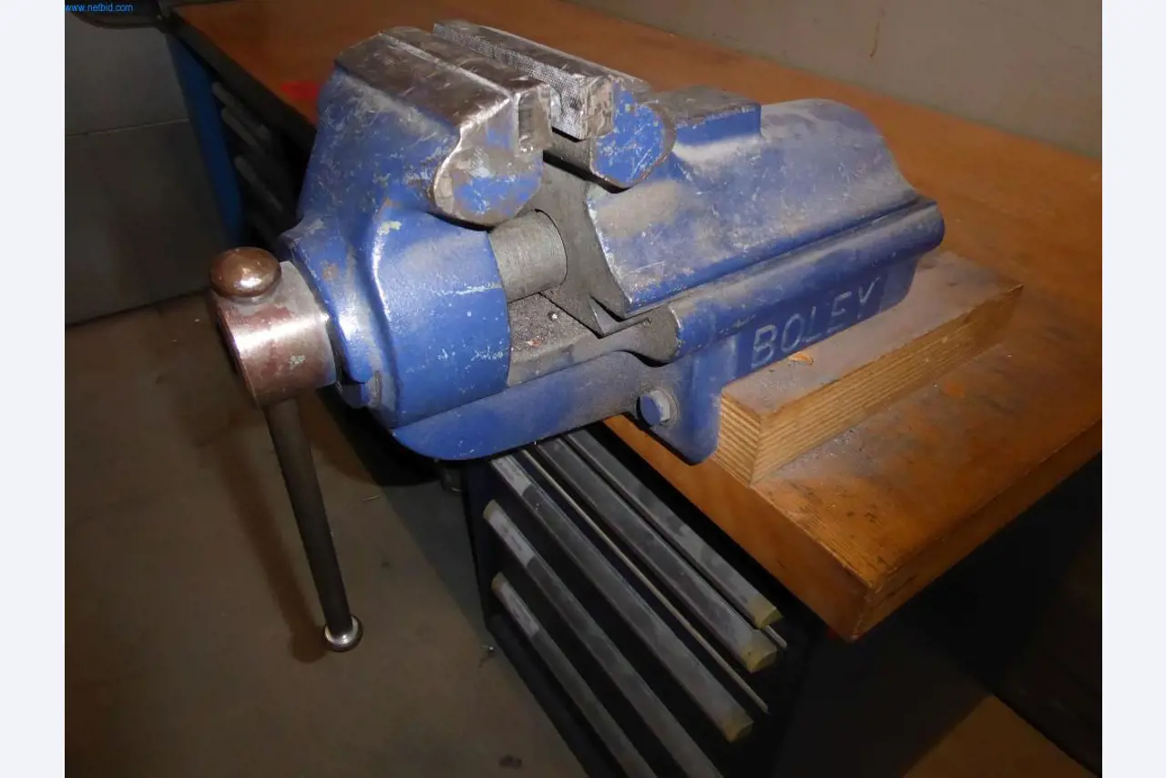 Stroje a zařízení pro obrábění kovů a zdravotnickou techniku-4