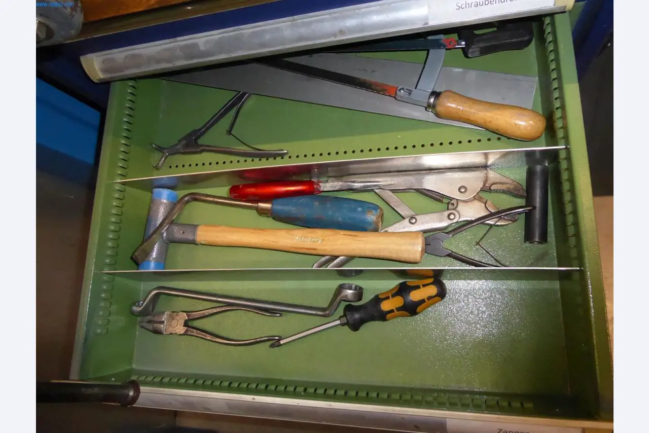 Stroje a zařízení pro obrábění kovů a zdravotnickou techniku-8