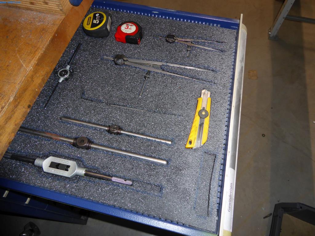 Stroje a zařízení pro obrábění kovů a zdravotnickou techniku-9