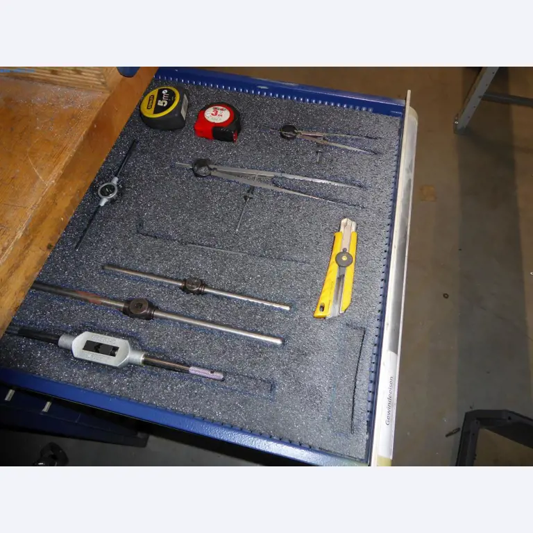 Stroje a zařízení pro obrábění kovů a zdravotnickou techniku-9