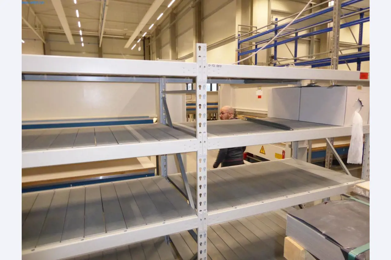 Maschinen u. Betriebsausstattung aus der Metallbearbeitung u. Medizintechnik -11