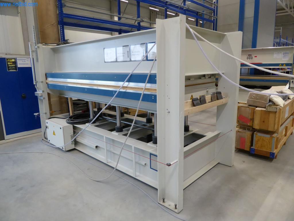 Stroje a zařízení pro obrábění kovů a zdravotnickou techniku-9