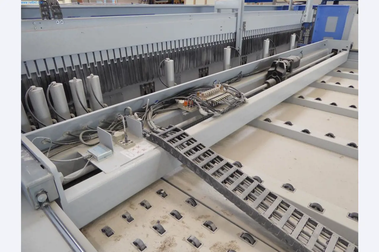 Stroje a zařízení pro obrábění kovů a zdravotnickou techniku-10