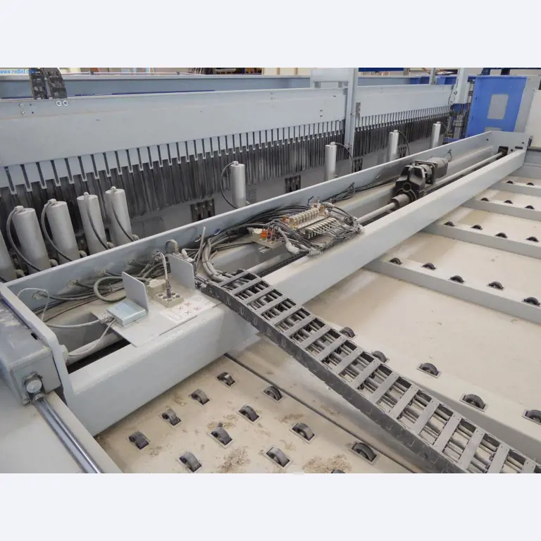 Stroje a zařízení pro obrábění kovů a zdravotnickou techniku-10