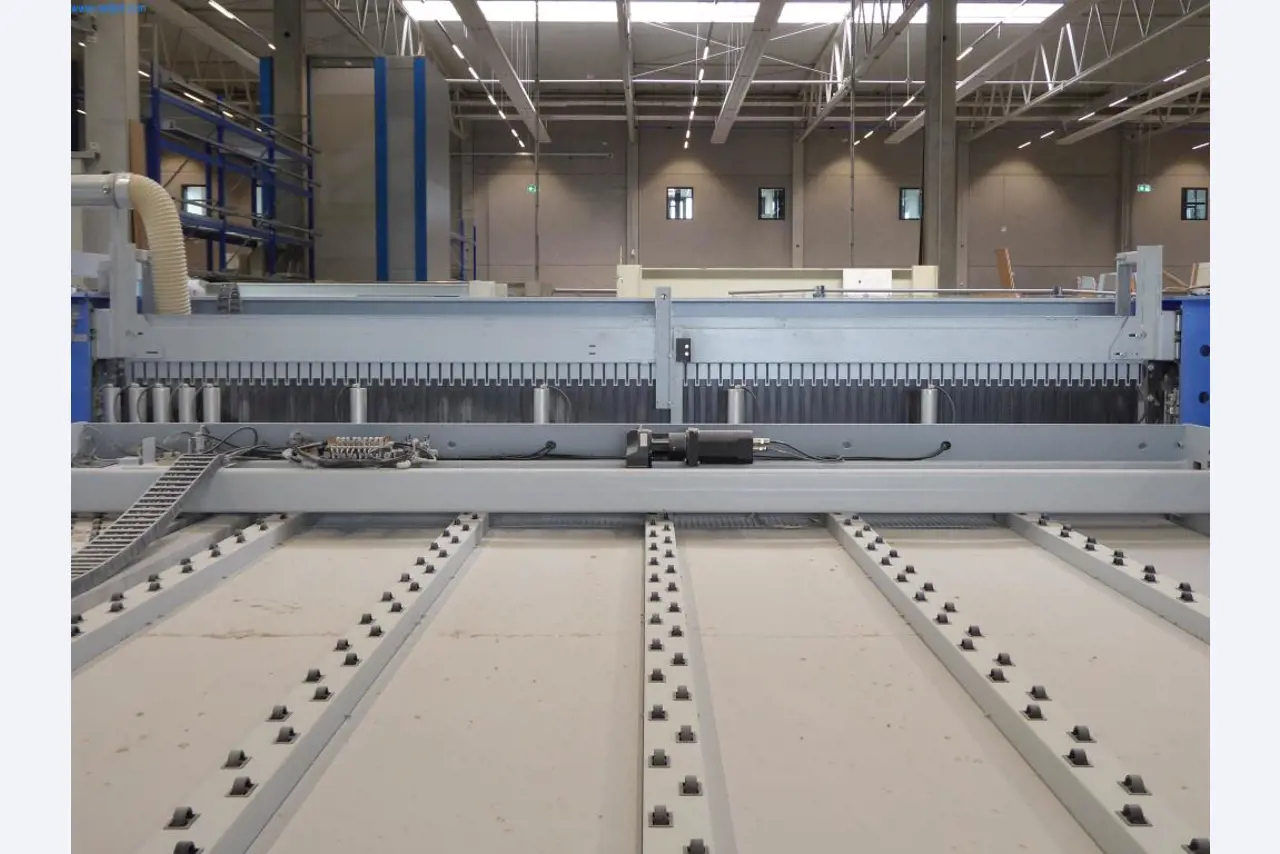 Stroje a zařízení pro obrábění kovů a zdravotnickou techniku-8