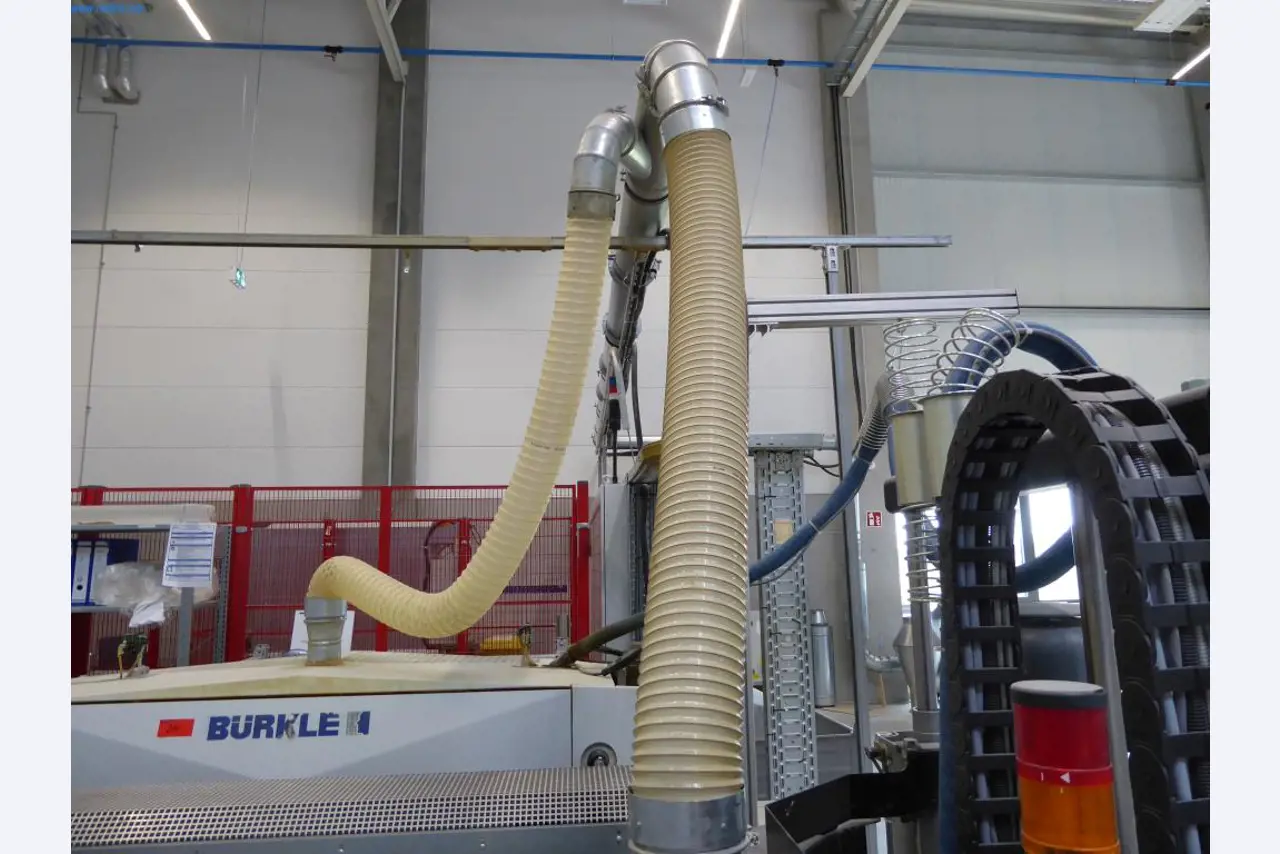 Stroje a zařízení pro obrábění kovů a zdravotnickou techniku-7