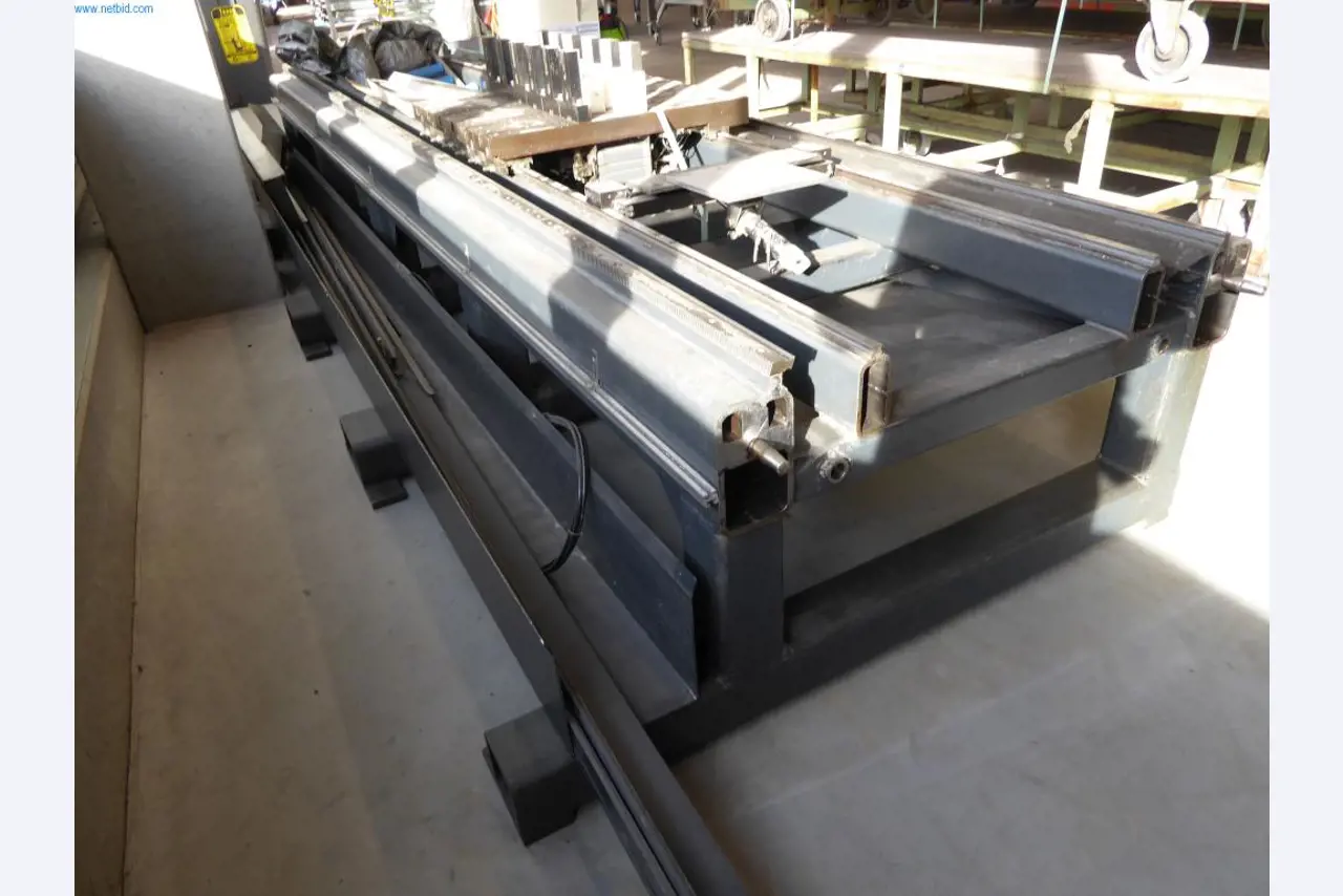 Stroje a zařízení pro obrábění kovů a zdravotnickou techniku-18