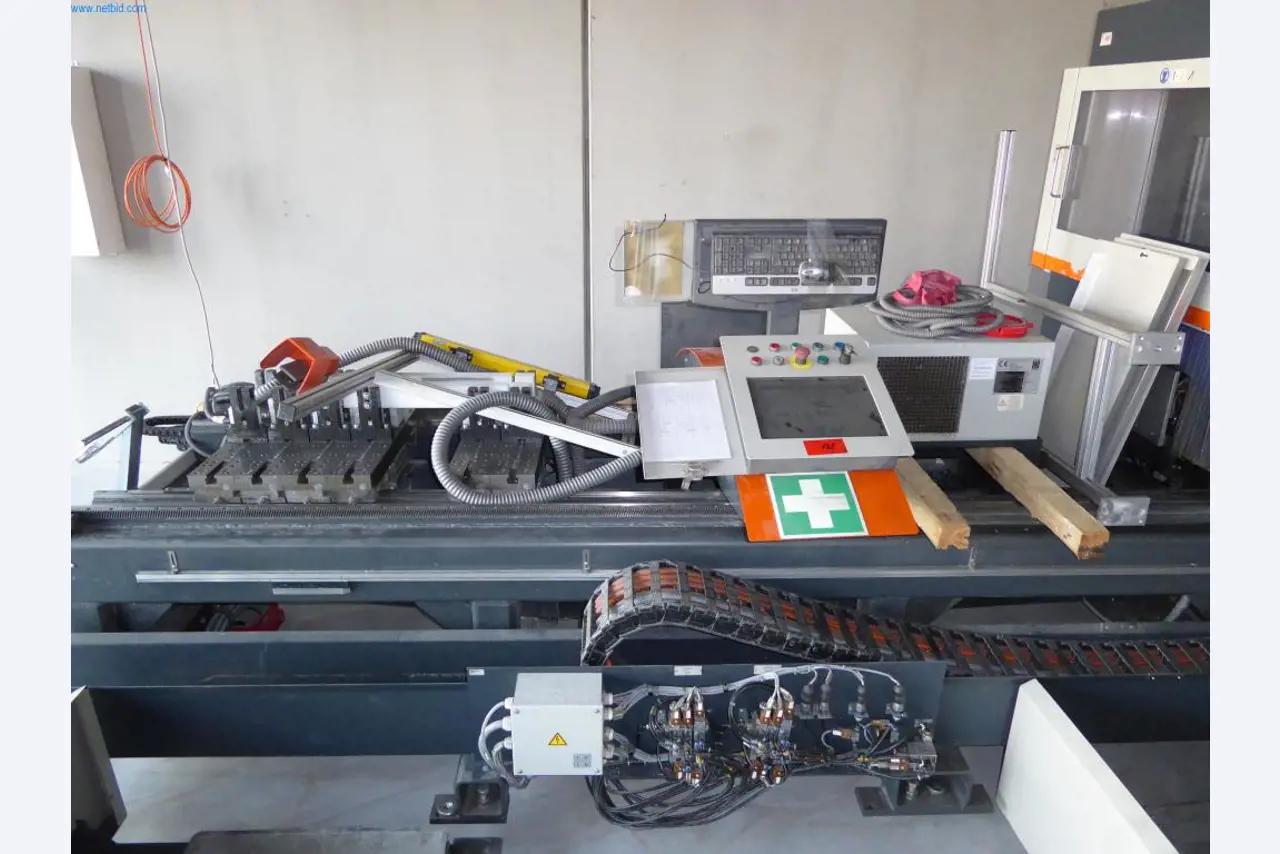 Stroje a zařízení pro obrábění kovů a zdravotnickou techniku-3