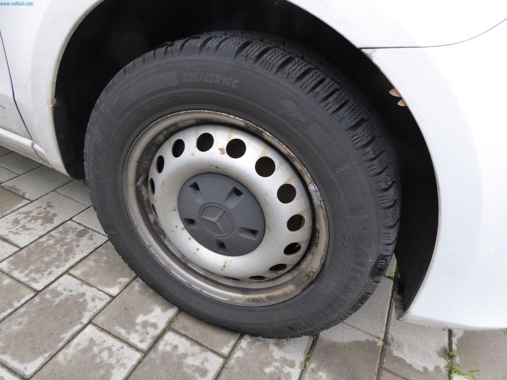 Stroje a zařízení pro obrábění kovů a zdravotnickou techniku-13