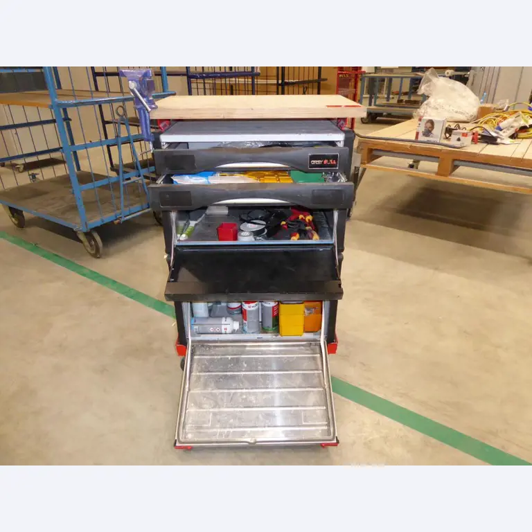 Maschinen u. Betriebsausstattung aus der Metallbearbeitung u. Medizintechnik -8