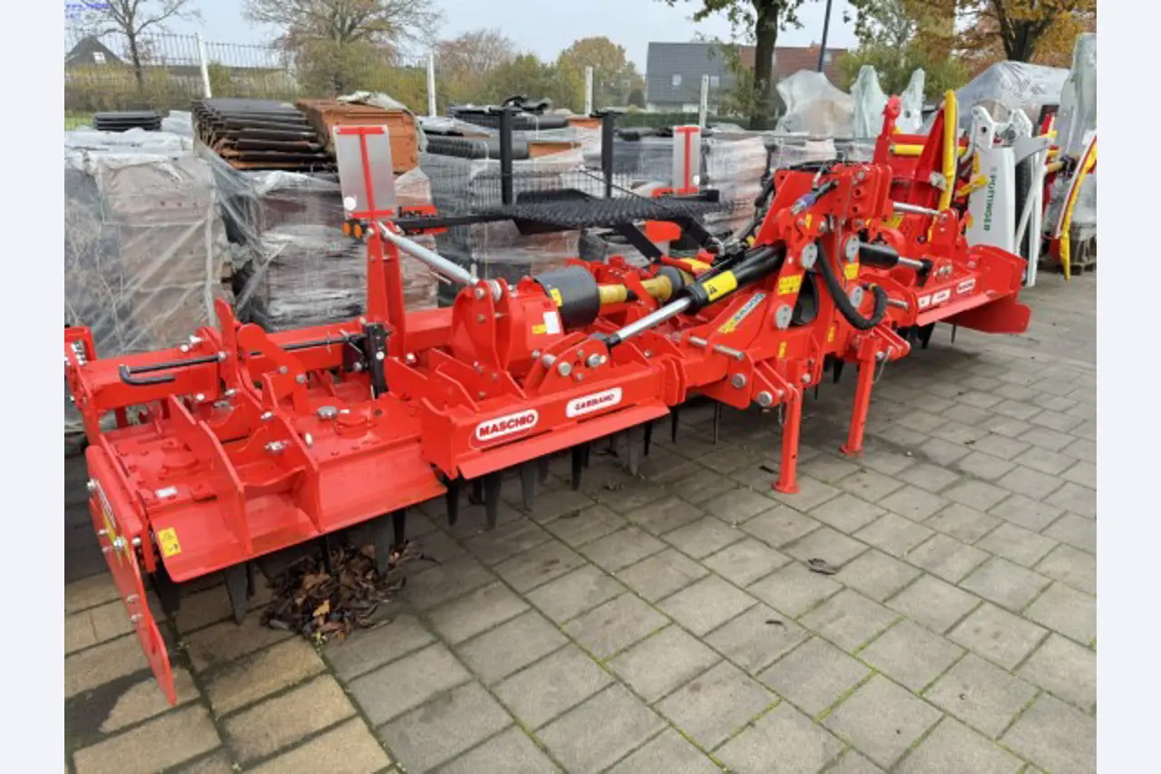young JOSKIN spreader trailer and a package of new agricultural implements from an insurance settlement-3