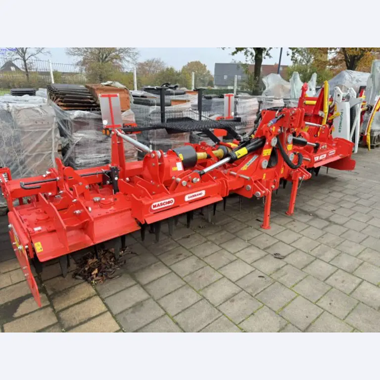 young JOSKIN spreader trailer and a package of new agricultural implements from an insurance settlement-3