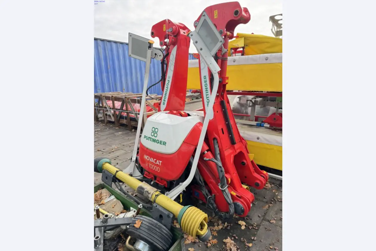 young JOSKIN spreader trailer and a package of new agricultural implements from an insurance settlement-4