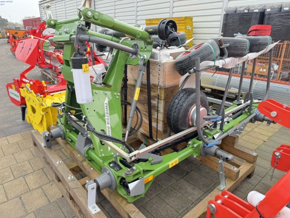 young JOSKIN spreader trailer and a package of new agricultural implements from an insurance settlement-6