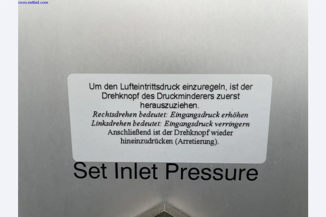 Hmotnostní spektrometr s různým příslušenstvím-11