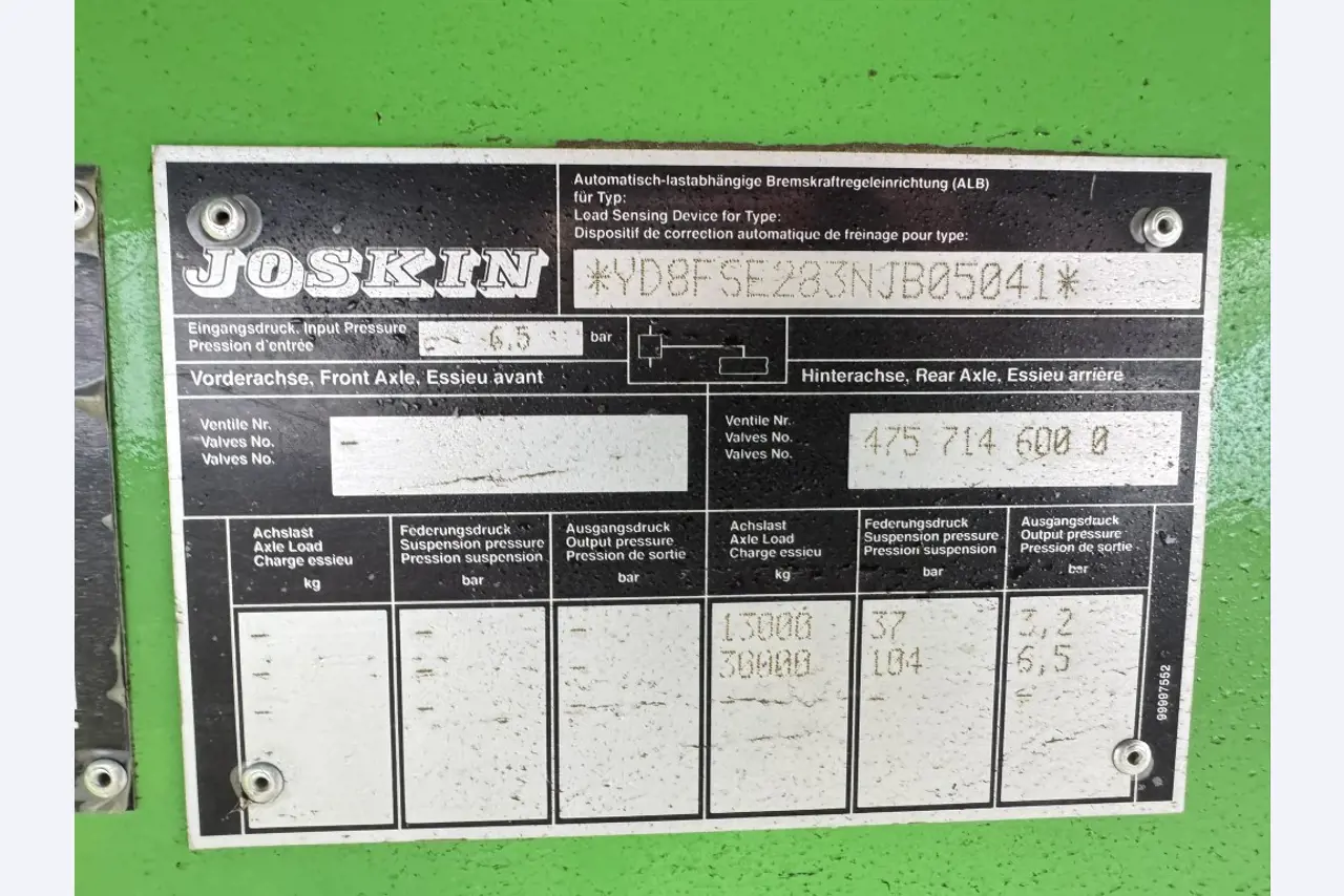 Hmotnostní spektrometr s různým příslušenstvím-6
