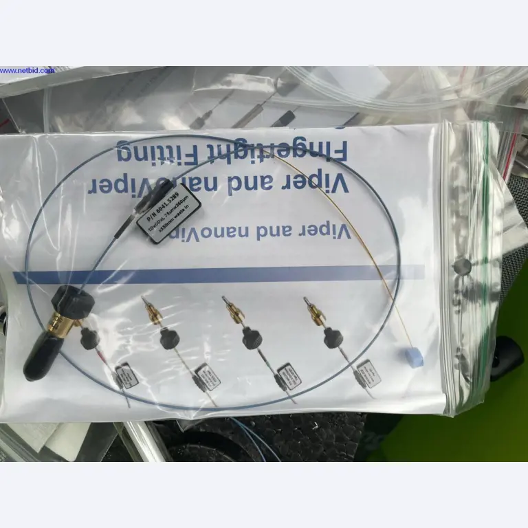 Hmotnostní spektrometr s různým příslušenstvím-87