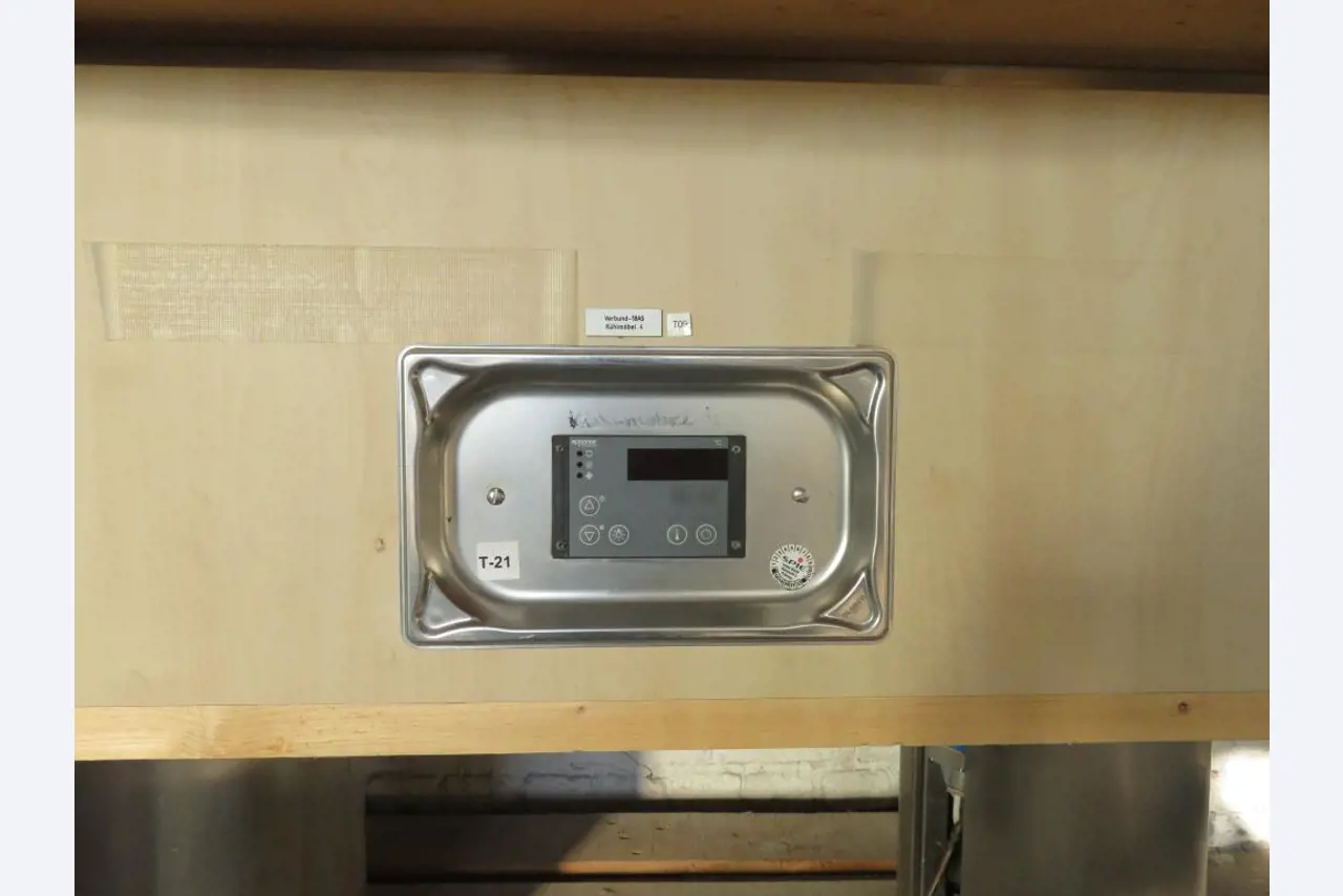 Strojna in operativna oprema iz kuhinje jedilnice / gostinstva / in delavnice-3