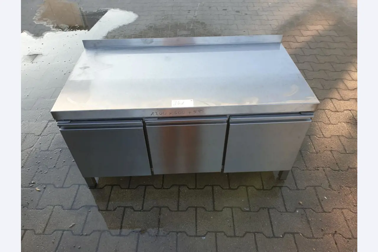 strojní a provozní vybavení jídelen / stravovacích zařízení / a dílen-1