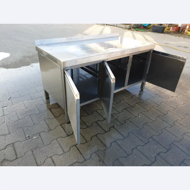 strojní a provozní vybavení jídelen / stravovacích zařízení / a dílen-4