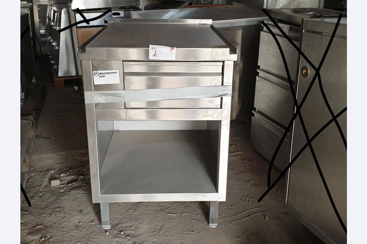 strojní a provozní vybavení jídelen / stravovacích zařízení / a dílen-1