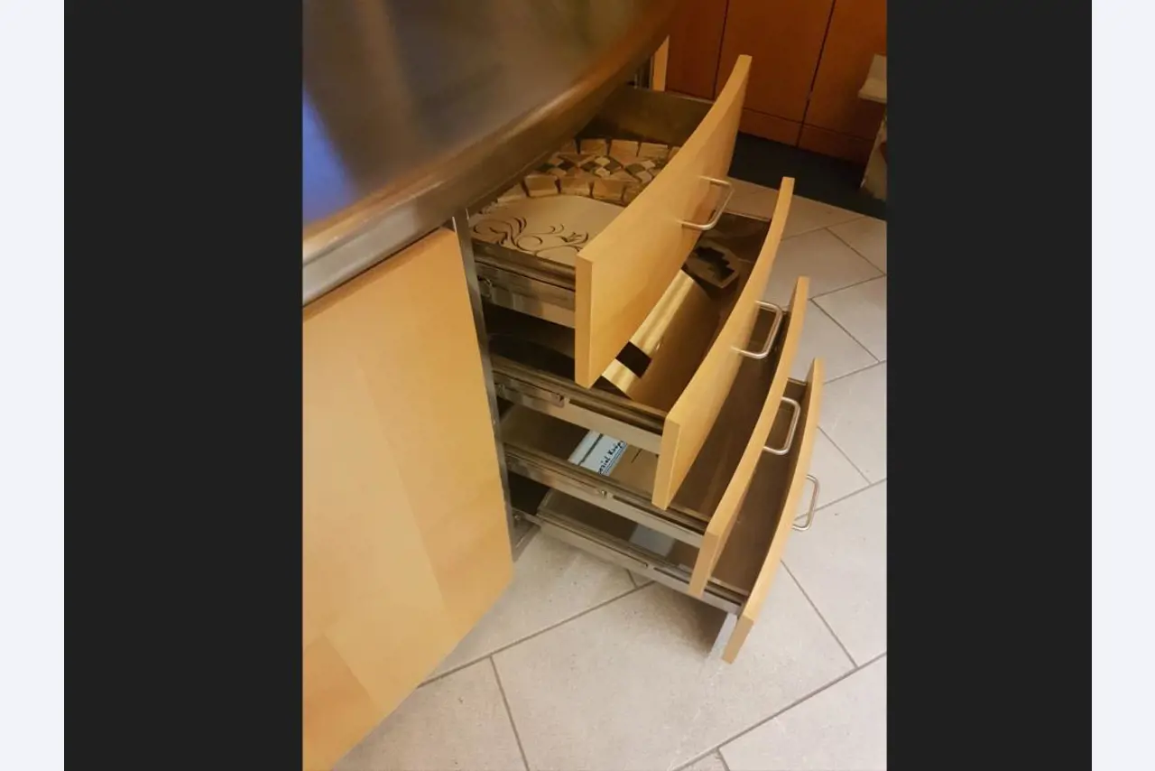 strojní a provozní vybavení jídelen / stravovacích zařízení / a dílen-4