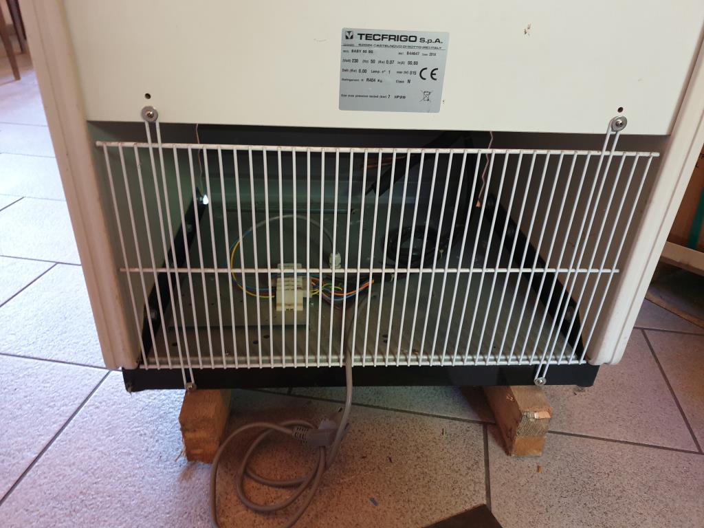 Strojna in operativna oprema iz kuhinje jedilnice / gostinstva / in delavnice-3