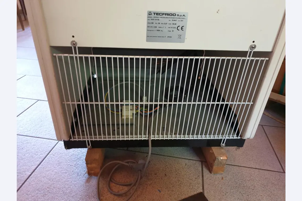 strojní a provozní vybavení jídelen / stravovacích zařízení / a dílen-3