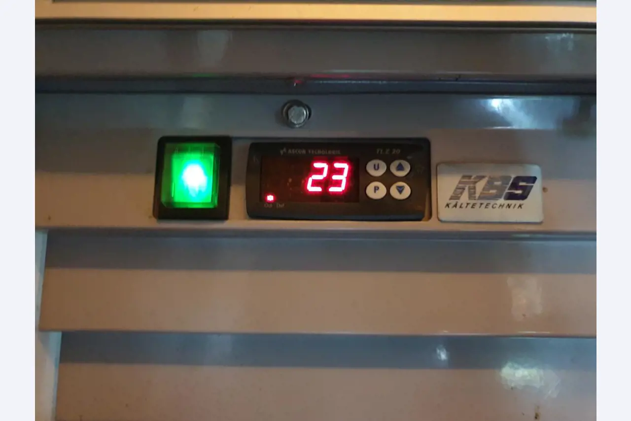 strojní a provozní vybavení jídelen / stravovacích zařízení / a dílen-7