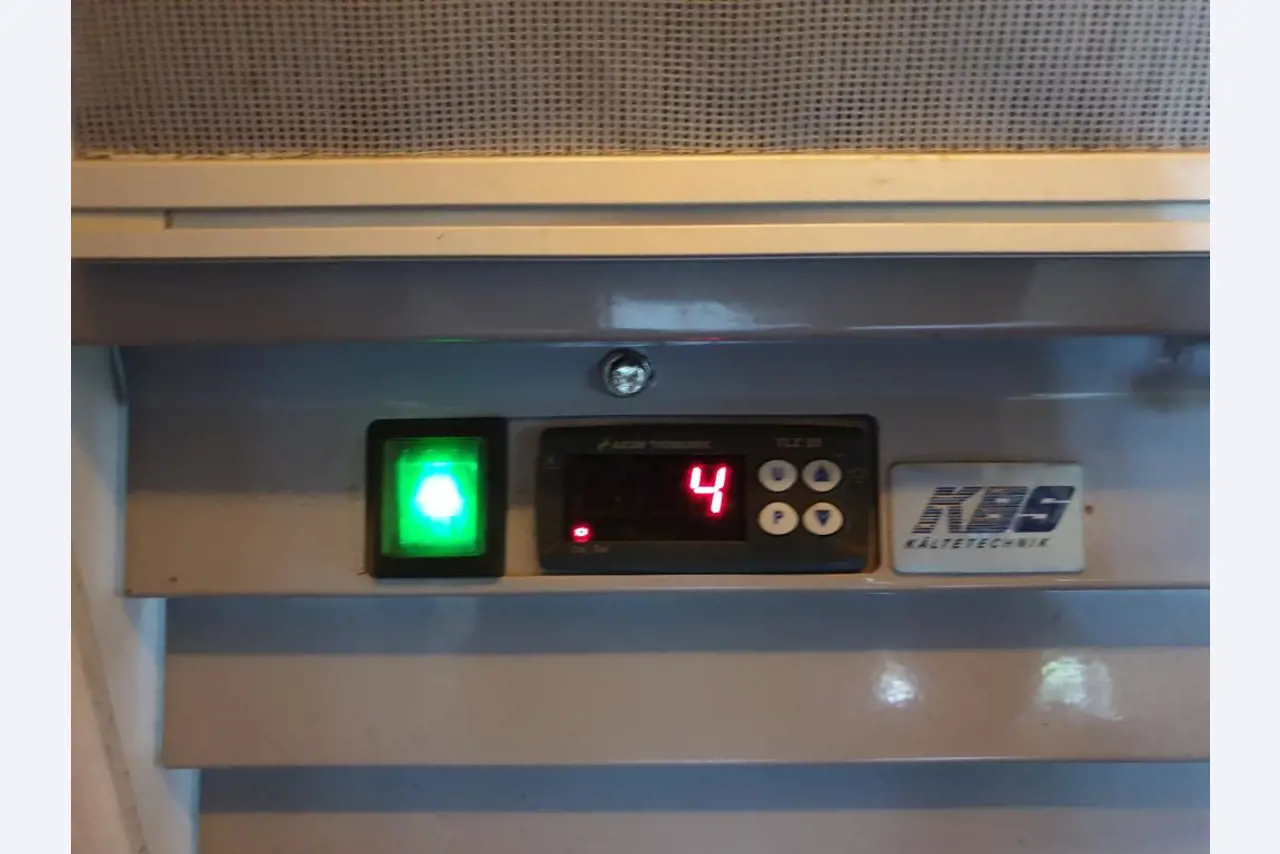 strojní a provozní vybavení jídelen / stravovacích zařízení / a dílen-8