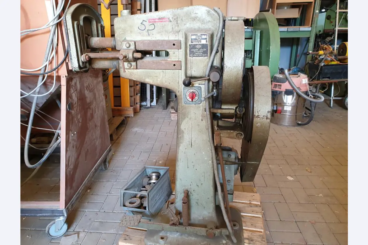 Maschinelle und betriebliche Einrichtung aus dem Großküchen-/ Gastronomie- / und Werkstattbereich-2