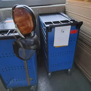 12 Werkzeugwagen