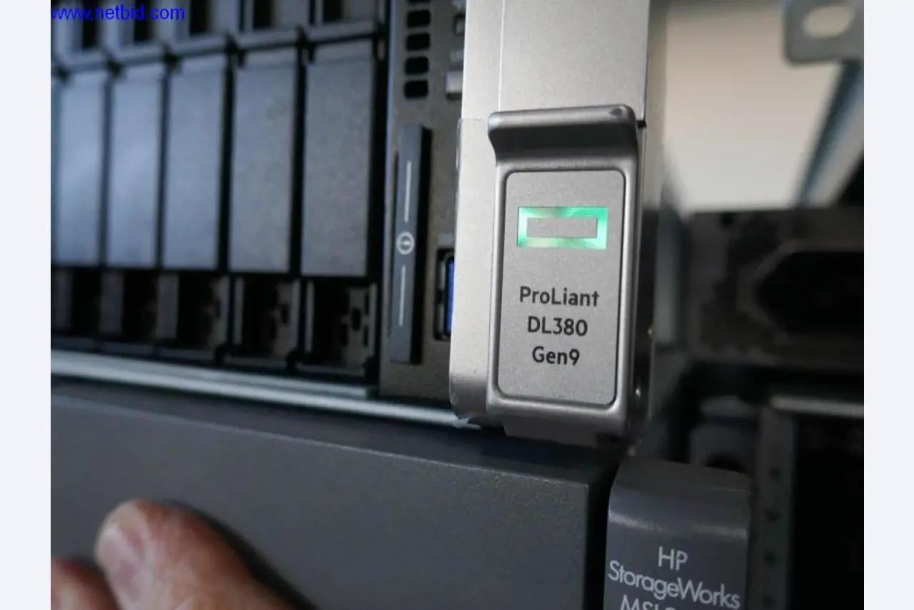 Liquidation partielle d'équipement de bureau et de matériel informatique de haute qualité-8