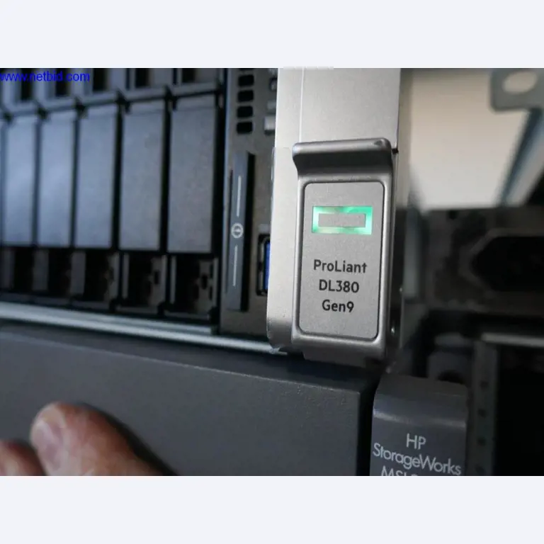 Liquidation partielle d'équipement de bureau et de matériel informatique de haute qualité-8