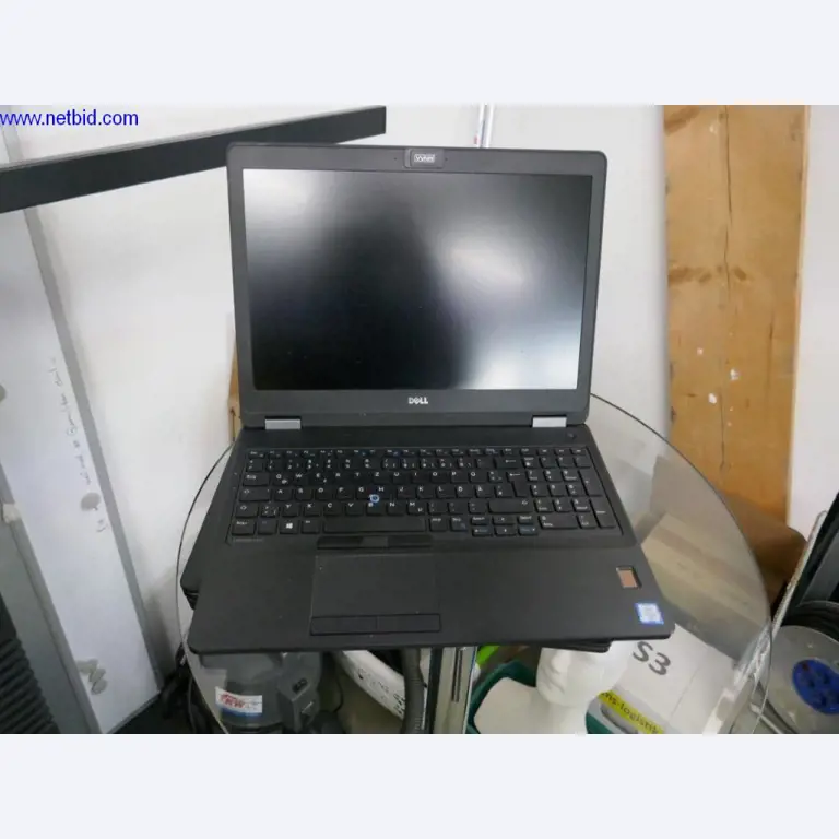 Liquidation partielle d'équipement de bureau et de matériel informatique de haute qualité-15