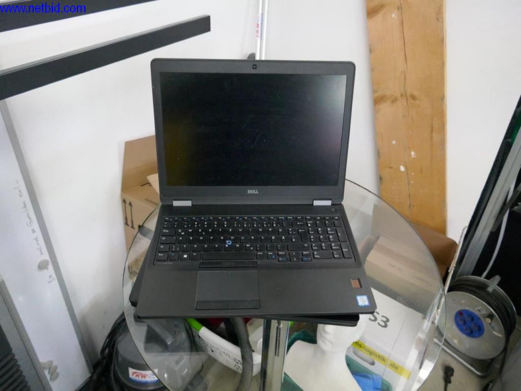 Liquidação parcial de equipamento e material de escritório de alta qualidade-17