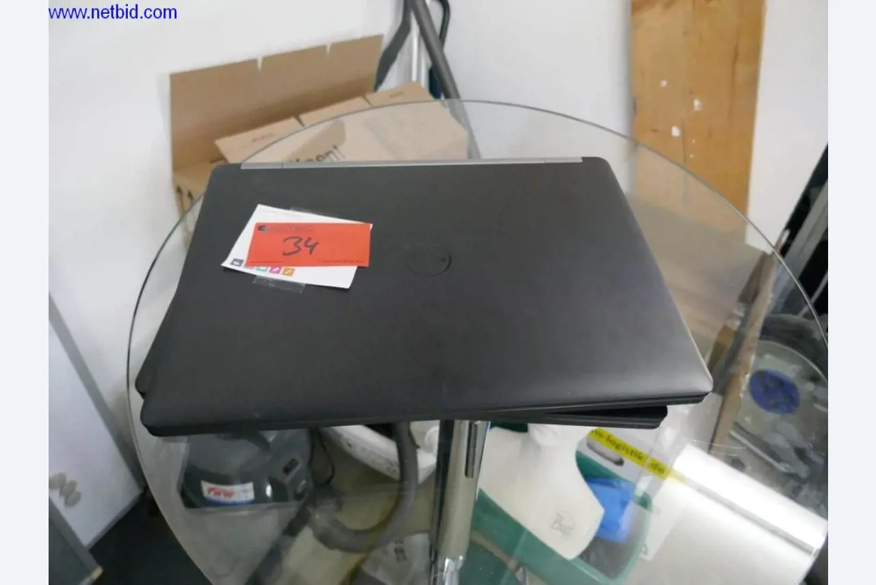 Liquidation partielle d'équipement de bureau et de matériel informatique de haute qualité-18
