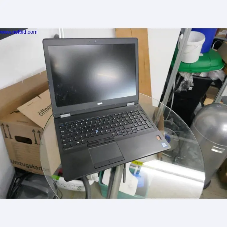 Liquidation partielle d'équipement de bureau et de matériel informatique de haute qualité-3