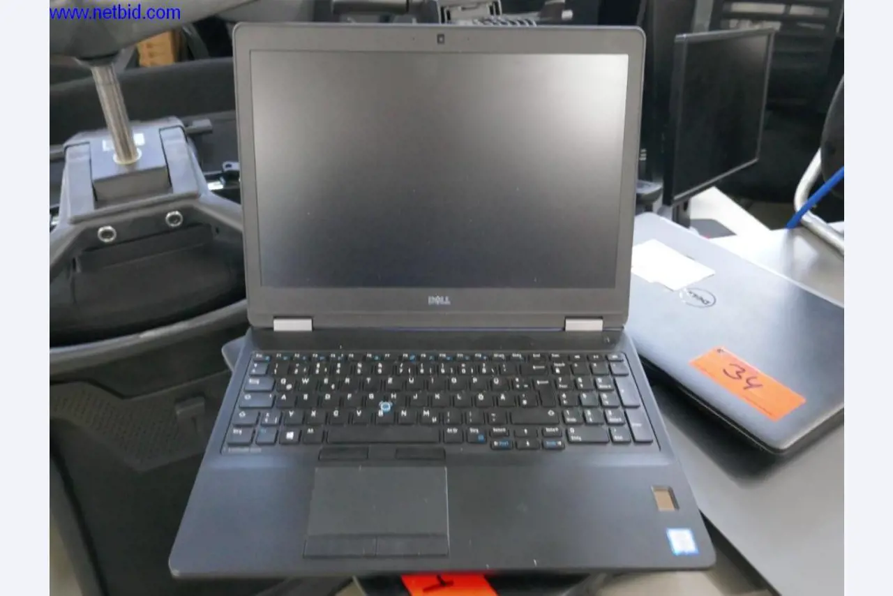 Liquidation partielle d'équipement de bureau et de matériel informatique de haute qualité-7