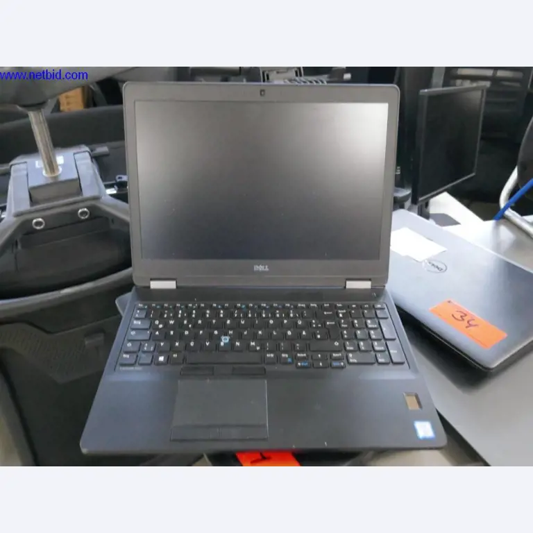 Liquidation partielle d'équipement de bureau et de matériel informatique de haute qualité-7