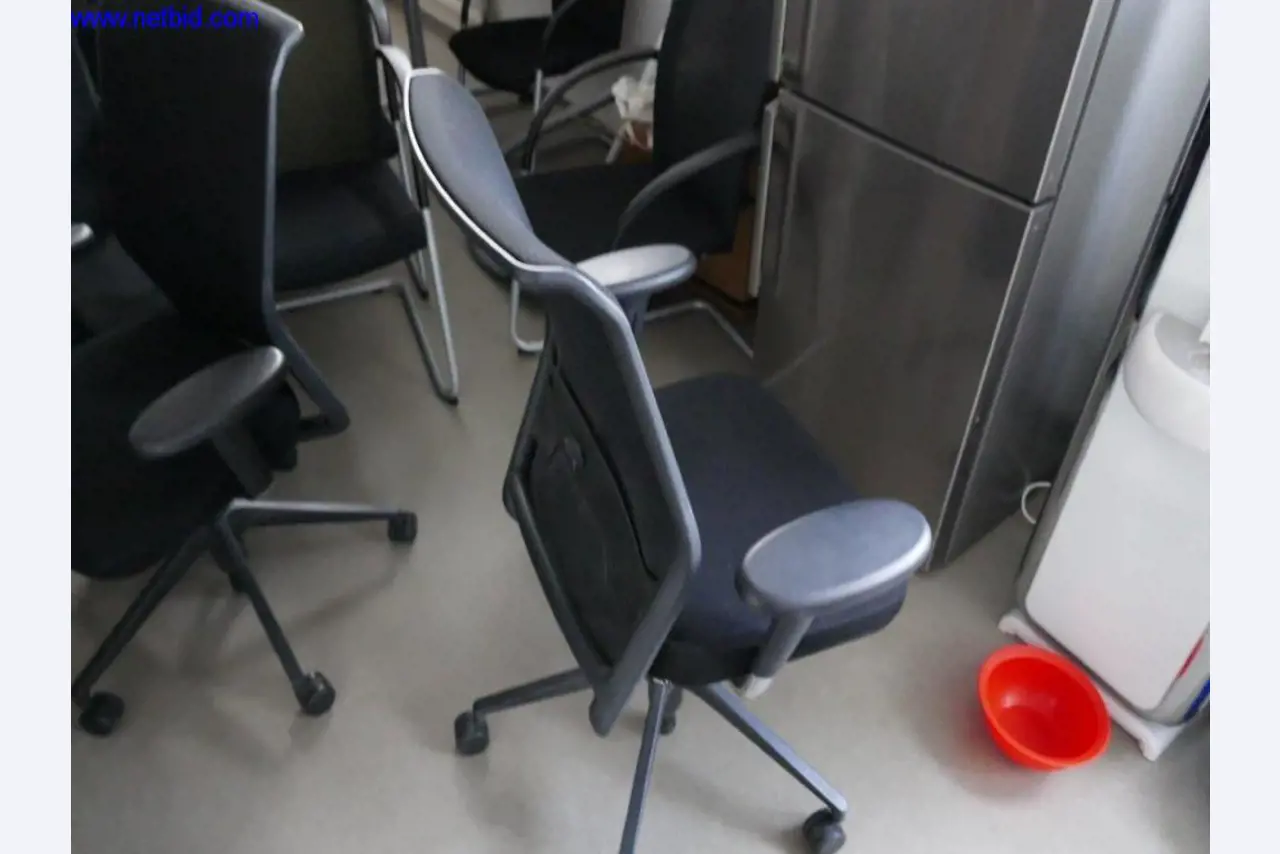 Částečná likvidace kvalitního kancelářského vybavení a hardwaru-2