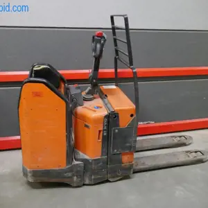 Low-floor electric pallet truck BT Levio LPE200/8