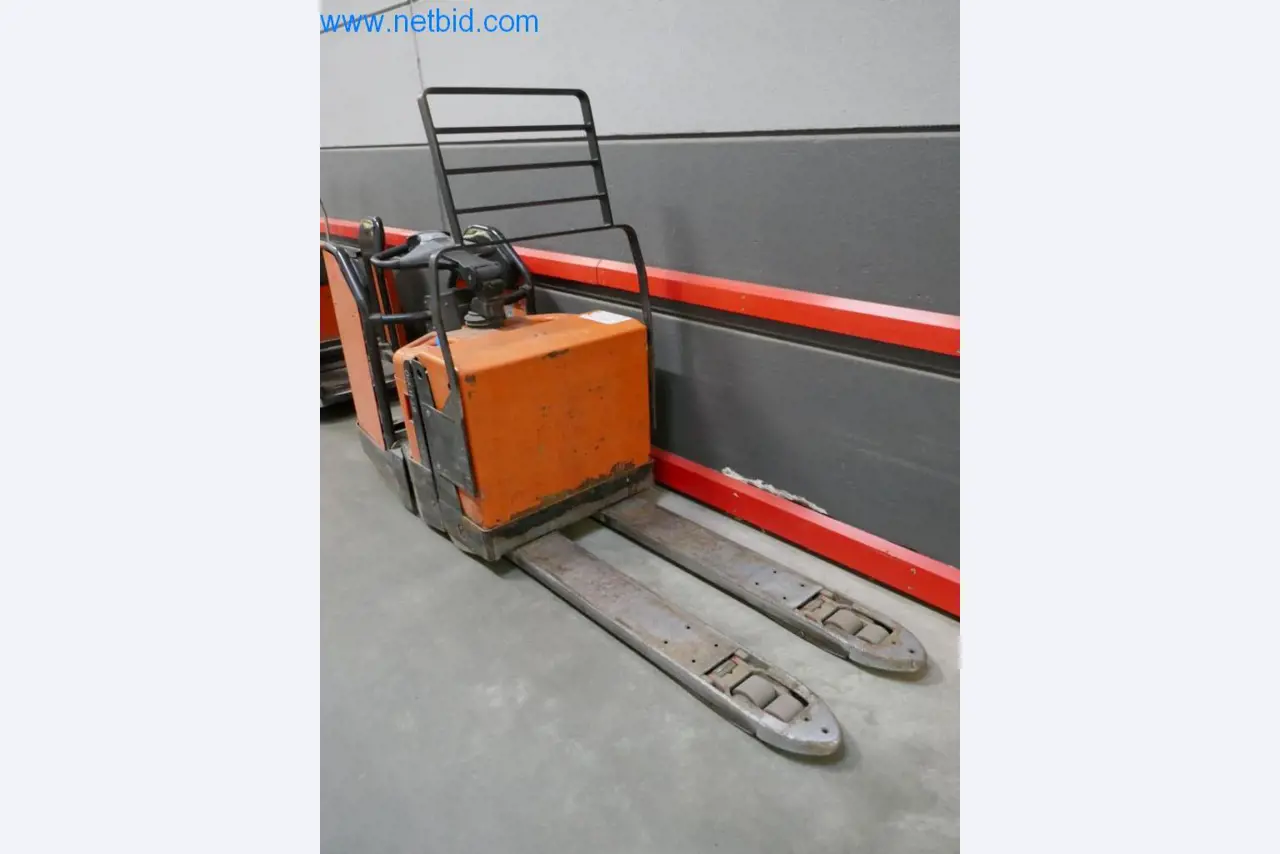 Máquinas y equipos técnicos del sector alimentario en buen estado de conservación-6