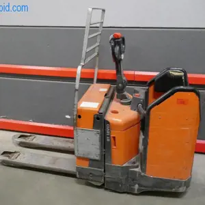 Low-floor electric pallet truck BT Levio LPE200/8