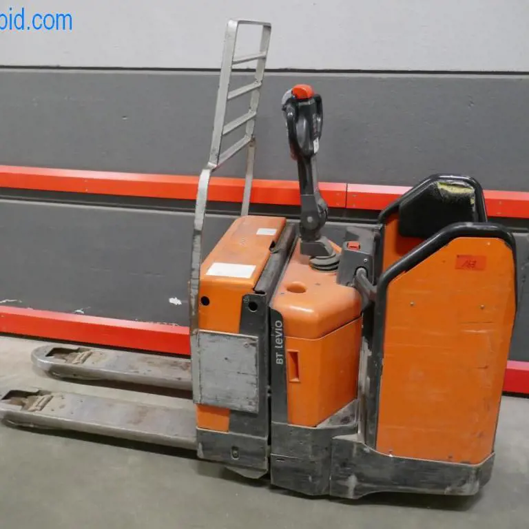 Low-floor electric pallet truck BT Levio LPE200/8