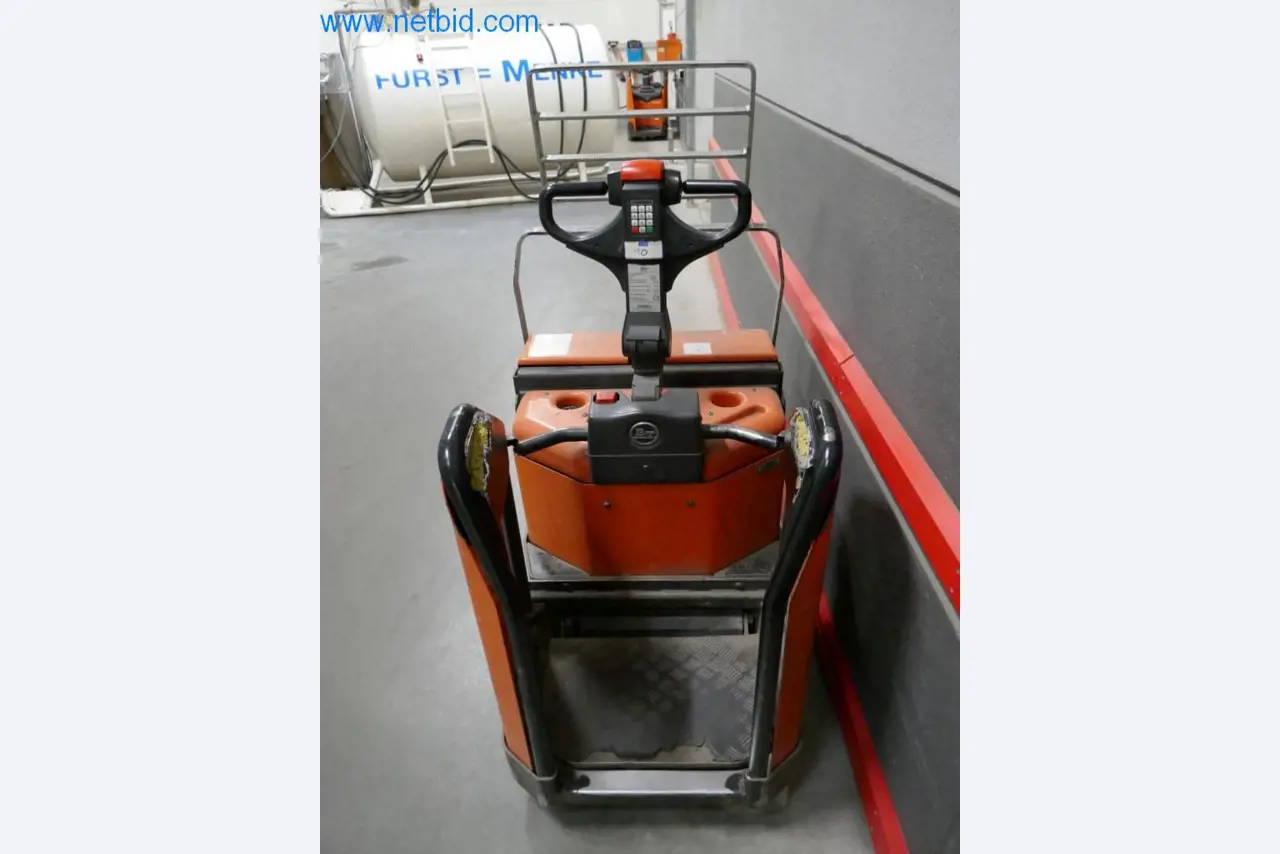 Máquinas y equipos técnicos del sector alimentario en buen estado de conservación-2