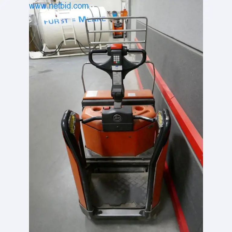 Máquinas y equipos técnicos del sector alimentario en buen estado de conservación-2