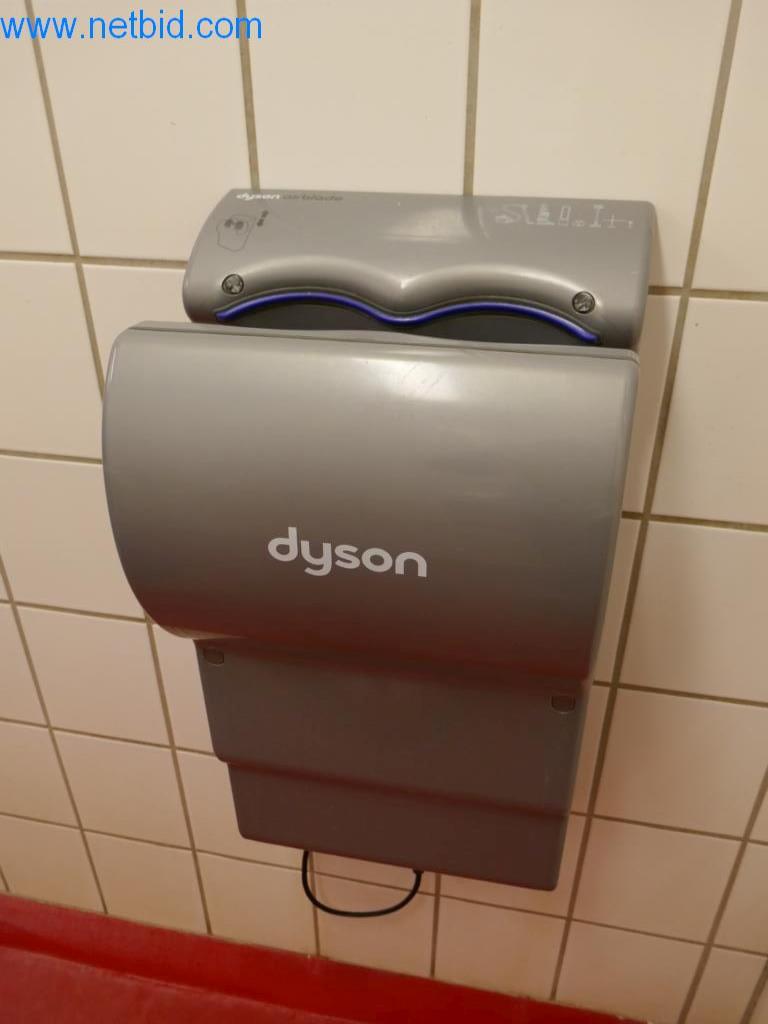 Well-maintained machines and technical systems from the field of food processing-1