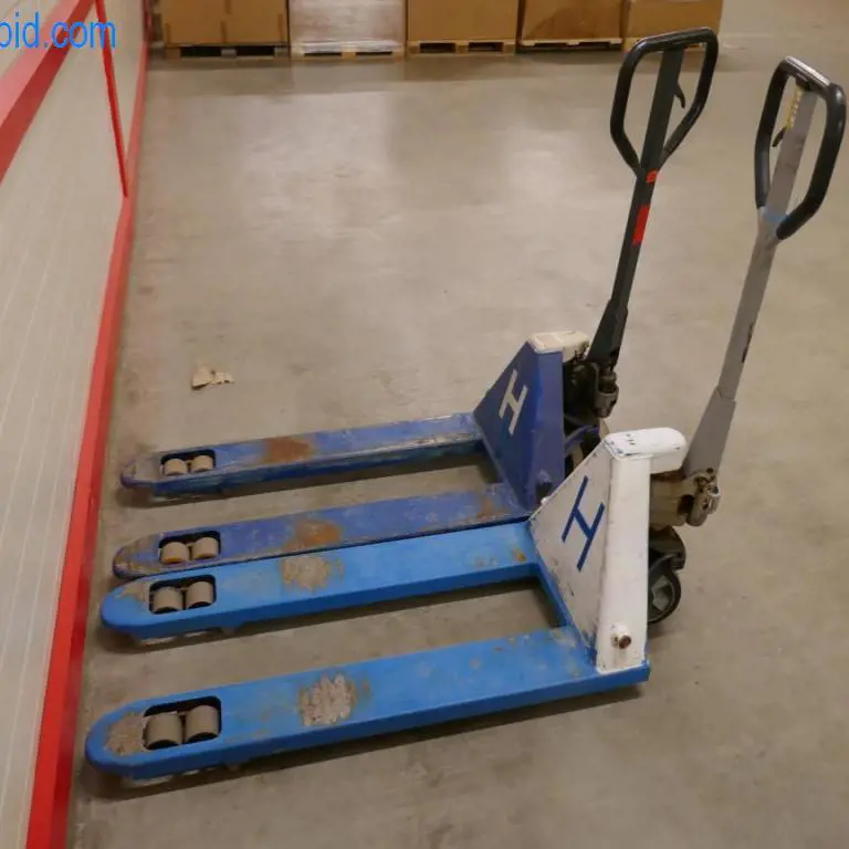 17 Pallet truck