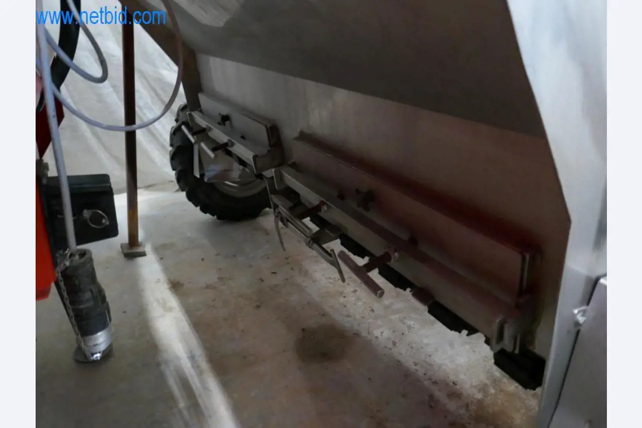 Dobro vzdrževani stroji in tehnična oprema iz živilskopredelovalnega sektorja-2